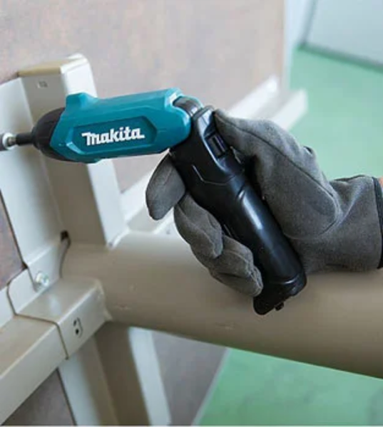 Akumulatorski odvijač 3.6V Set 80 bitova Makita DF001DW - Slika 7