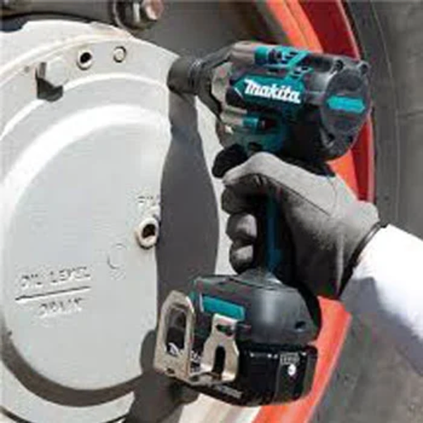 Aku udarni odvijač/zavrtač 18V 700Nm 1/2 Makita DTW701Z - Slika 5