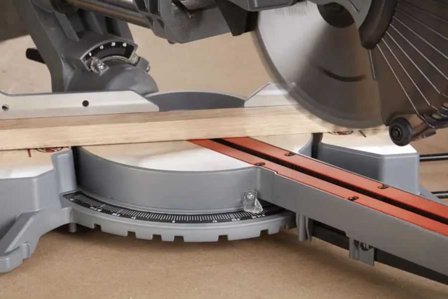 Potezna testera 2.100W BES710-QS Black&Decker - Slika 8