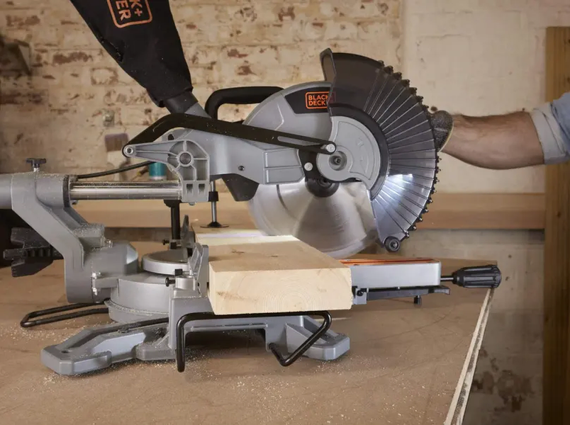 Potezna testera 2.100W BES710-QS Black&Decker - Slika 11