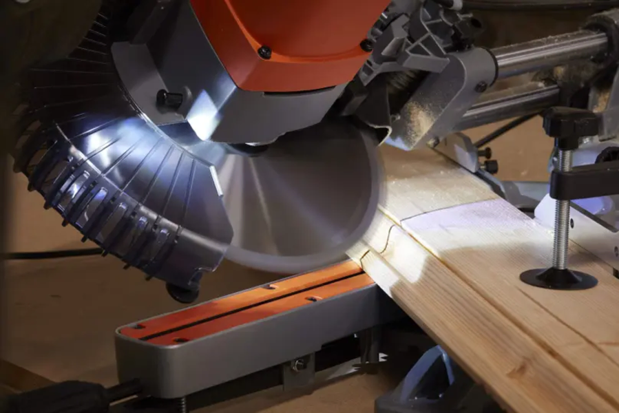 Potezna testera 2.100W BES710-QS Black&Decker - Slika 5